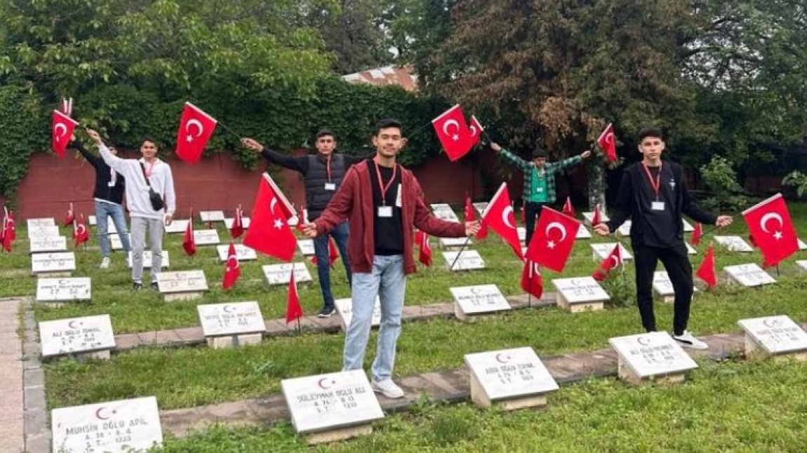  Türkiye Odalar ve Borsalar Birliği MTAL (Adana Tarım Lisesi) Öğrencileri BÜKREŞ TÜRK ŞEHİTLİĞİNİN Temizliğini Gerçekleştirdiler